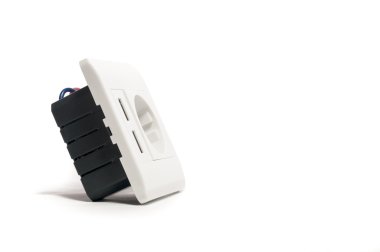 İki usb şarj bağlantı noktası ile modern güç soketi.