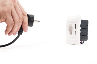 İki usb şarj cihazı çıkışıyla soket.