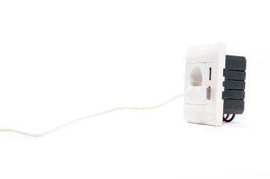 İki usb şarj cihazı çıkışıyla soket.