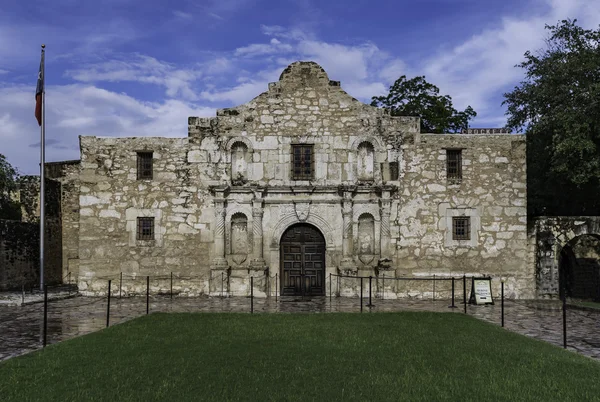 Front entrance of the Alamo — Stock Photo, Image