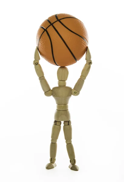 Modelo humano de madeira segurando basquete — Fotografia de Stock