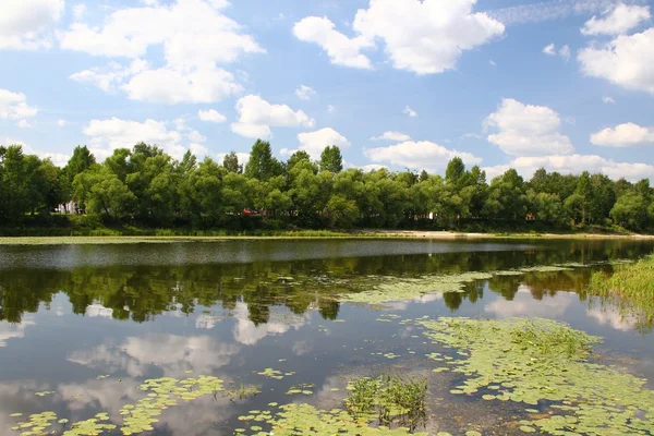 Fiume Kotorosl a Jaroslavl. Russia — Foto Stock