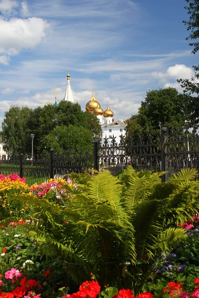 Kopule chrámu Nanebevzetí. Jaroslavl, Rusko — Stock fotografie