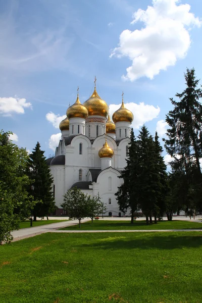 Kathedraal van de veronderstelling. Yaroslavl, Rusland — Stockfoto