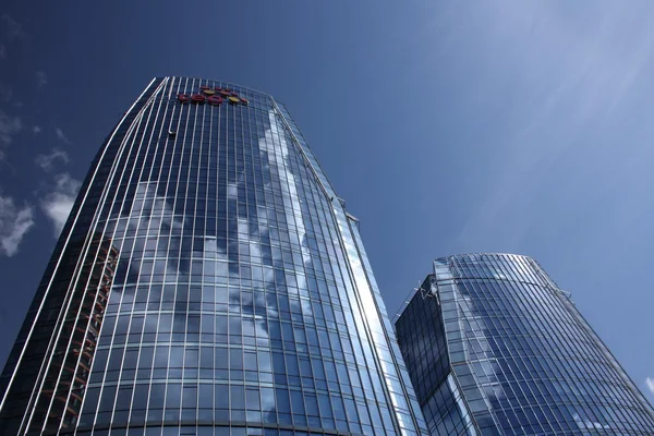 El moderno edificio de gran altura — Foto de Stock