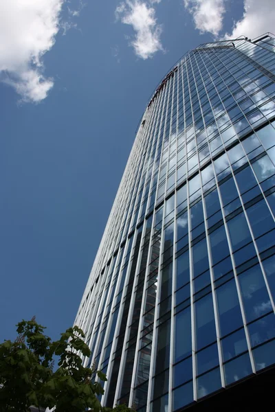 El moderno edificio de gran altura — Foto de Stock