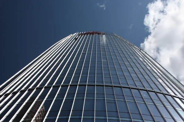 El moderno edificio de gran altura — Foto de Stock