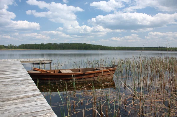 Boats moored on the lake Grutas — Stock Photo, Image