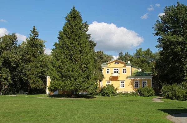 庄园的房子。储备博物馆普希金"博尔季诺"。俄罗斯 — 图库照片