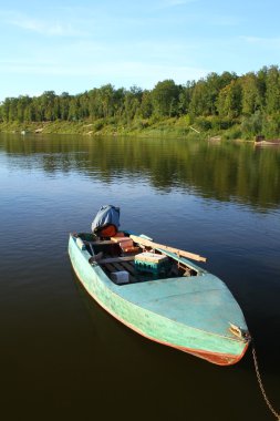 Balıkçı tekneleri Sura nehrinde. Rusya