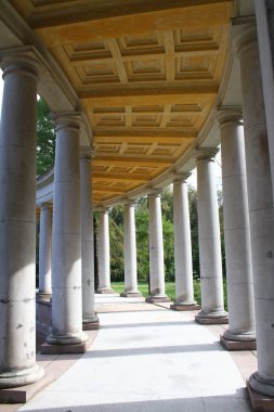 Sütunlar. Tapınak-mezar kasa Colonnade. Müze-Emlak Arkhangelskoye. Rusya