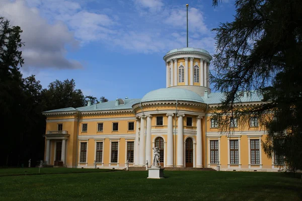 Palace. Múzeum-ingatlan Arkhangelskoye. Oroszország — Stock Fotó