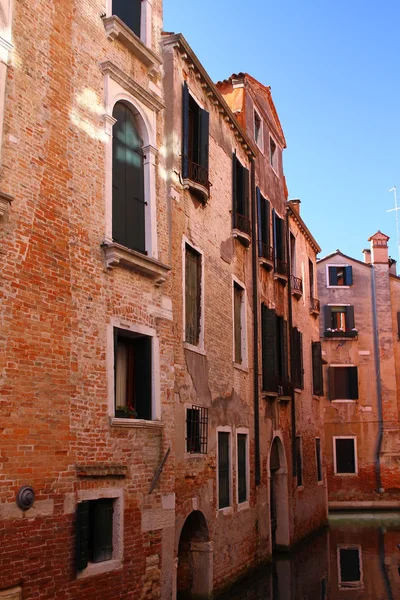 Canal en Venecia, Italia — Foto de Stock