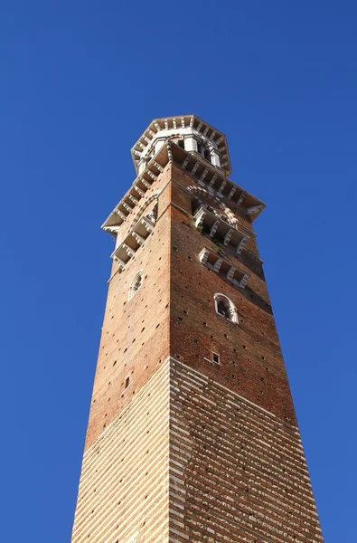Lamberty Tower i Verona, Italien — Stockfoto