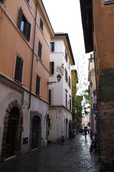 Old and narrow street in Rome — Stock Photo, Image