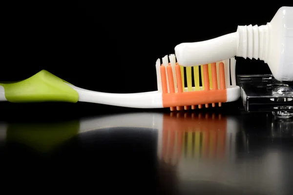 Toothbrush and toothpaste on table — Stock Photo, Image