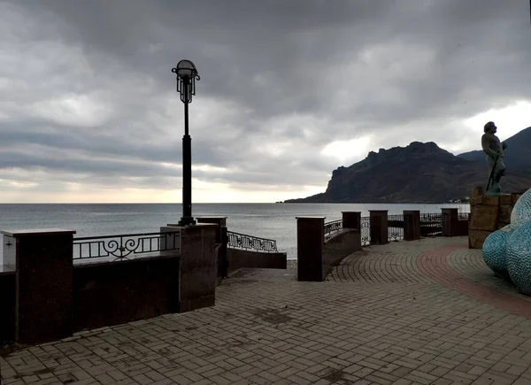 Kırım yarımadası, güney kıyısı, Koktebel köyü. Karadeniz 'in Koktebel Körfezi manzarası
