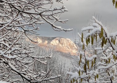 Kırım Yarımadası. Dağlık Kırım 'a ilk kar yağdı.