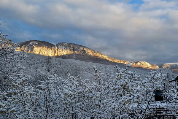 Halbinsel Krim Auf Der Gebirgigen Krim Fiel Der Erste Schnee — Stockfoto
