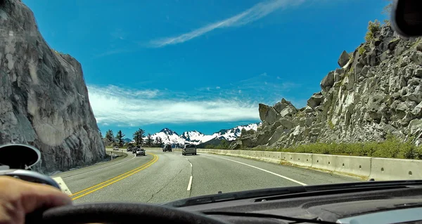 Autobahn in den Bergen — Stockfoto