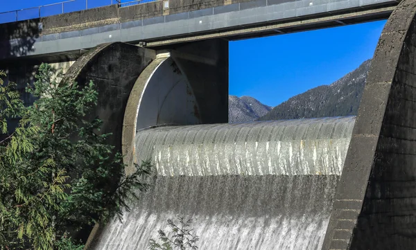 Capilano Lake's Dam — Stock Photo, Image