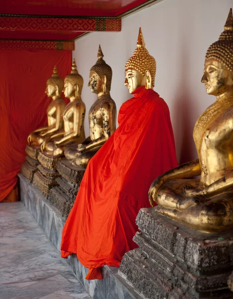 Estátuas de Buda dourado . — Fotografia de Stock