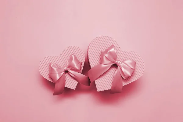 Twee Hartvormige Doosjes Poederroze Monochroom Cadeautjes Voor Valentijnsdag Verjaardag Moederdag — Stockfoto