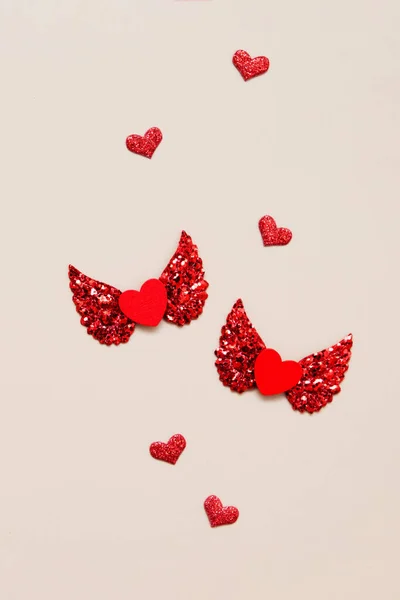 情人节的观念两个红心带着翅膀 — 图库照片