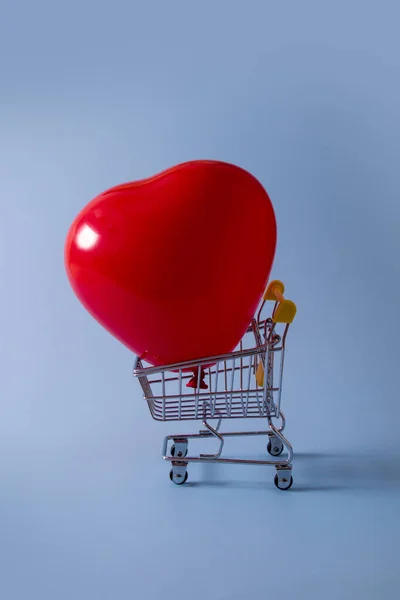 Luftballon Einkaufswagen Verkaufskonzept Valentinstag — Stockfoto