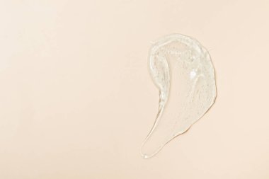 Kalın şeffaf jel, kozmetik: sabun dokusu, antiseptik, bej üst görünümde hyaluron lekesi