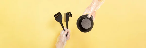 Brushes Bowl Home Salon Hair Dyeing Hands Woman Gloves Yellow — Stock Photo, Image