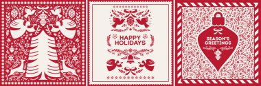 Üzerinde meleklerin olduğu kırmızı ve beyaz noel kartı koleksiyonu İskandinav halk sanatı tarzında ağaçlar ve çiçeklerle süslenir. Festivalsel baskı tasarımları ve hediye paketlemesi için vektör illüstrasyonu.