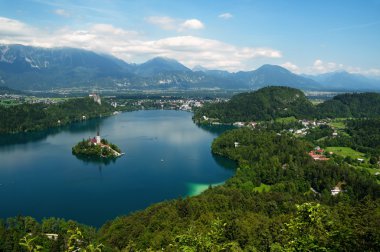 Panoramik bled Gölü ve St Mary Kilisesi varsayım .
