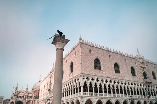 El León de Venecia en la Plaza de San Marcos de Venecia . — Foto de Stock