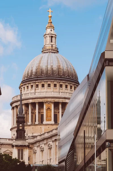 Pauls Cathedral Een Modern Kantoorgebouw Londen Verenigd Koninkrijk — Stockfoto