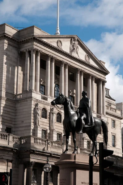 London Storbritannien Augusti 2010 Bank England Vaktas Staty Hertigen Wellington — Stockfoto