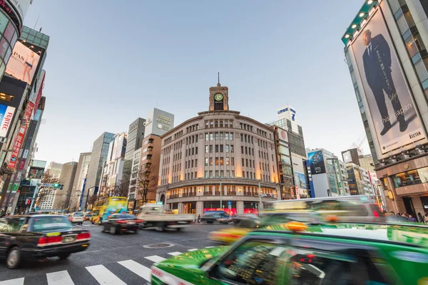 Tokyo Giappone Gennaio 2016 Traffico Notturno Durante Ora Punta Mitsukoshi — Foto Stock