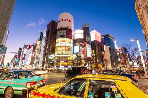 Tokyo Japon Janvier 2016 Des Taxis Alignent Célèbre Panneau Affichage — Photo
