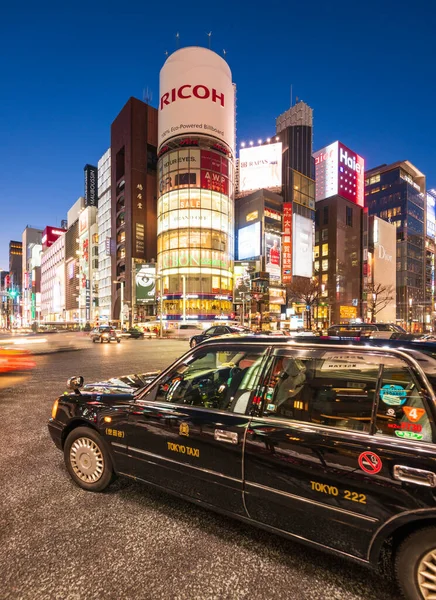 Tokyo Japan January 2016 Taxi Line Famous Ricoh Billboard Building — Stock Photo, Image