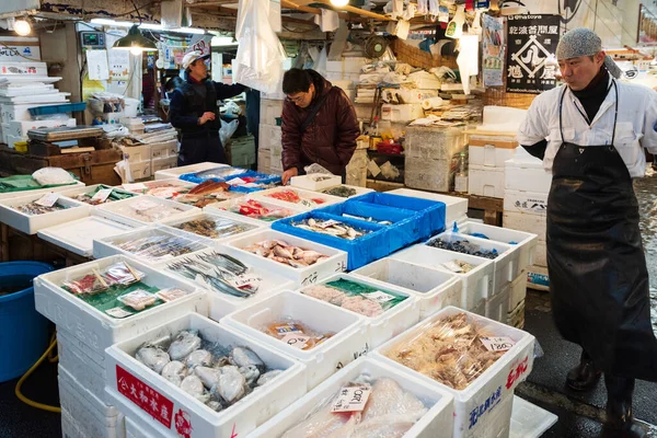 Tokio Japonsko Ledna 2016 Prodejci Ryb Rybím Trhu Tsukiji Tokiu — Stock fotografie