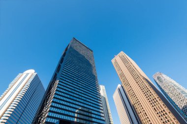 Shinjuku şehrindeki modern ofis binası, Tokyo, Japonya.
