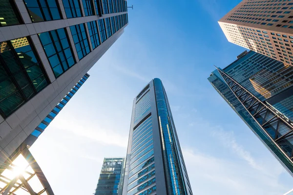 Tokio Japan Dezember 2015 Moderne Bürogebäude Und Blauer Himmel Japan — Stockfoto