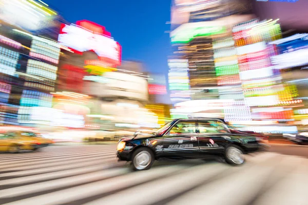 Tokyo Japan December 2015 Taxi Motion Kabukicho Shinjuku Tokyo Japan — Stock Photo, Image