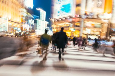 Japon Tokyo Halkı Ginza alışveriş bölgesinde, Tokyo, Japonya. 