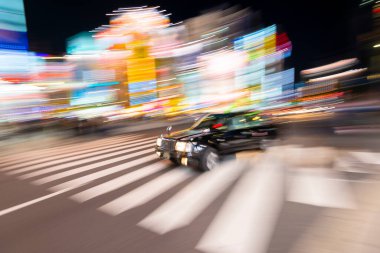 Tokyo, Japonya - 8 Ocak 2016 Tokyo Taksi, Tokyo, Japonya 'nın hareket bulanıklığı. 