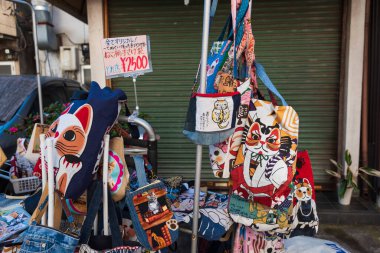 Tokyo, Japonya - 9 Ocak 2016: Yanaka Ginza, Tokyo 'nun boktan atmosferinin, eski bir kasaba ortamının Tokyo' yu andırdığı birkaç bölgesinden biridir.
