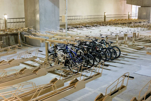 Tokio Japón Enero 2016 Aparcamiento Bicicletas Varios Niveles Garaje Interior —  Fotos de Stock