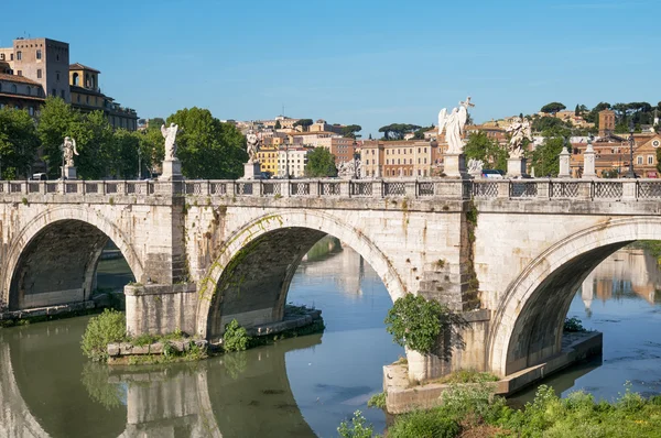 Мост Святого Ангела в Риме, Италия — стоковое фото