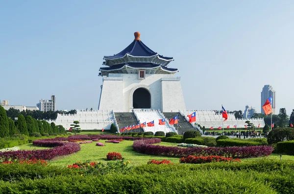 Chiang Kai-Shek Memorial Hall v Taipei. Chiang Kai-shek Memorial Hall je oblíbeným turistickým cílem mezi turisty navštěvující Tchaj-wan. — Stock fotografie