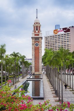 Tsim Sha Tsui saat kulesinde. Eski Kowloon İstasyonu'na Kowloon Canton tren üzerinde özgün sitesinde tek kalıntı olduğunu.